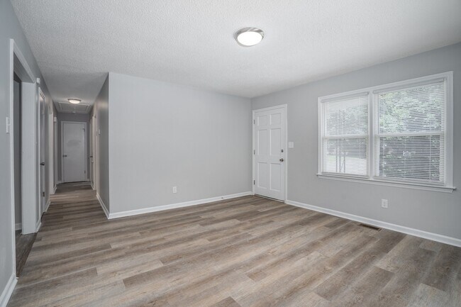 Building Photo - 580 Starling Way