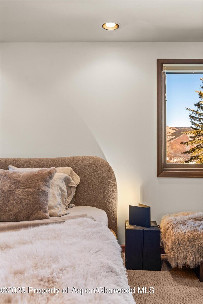 Building Photo - 2227 Juniper Hill Rd