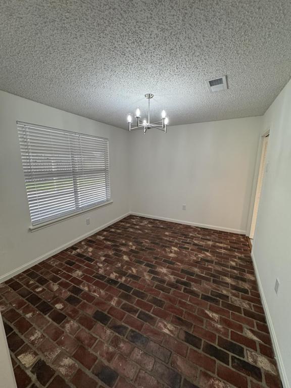 Building Photo - 1413 Briarhurst Dr