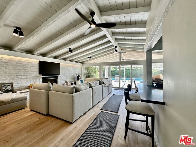 Building Photo - 22428 Victory Blvd