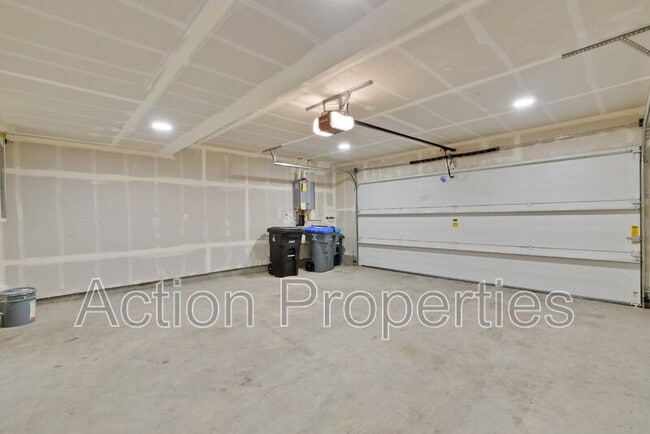 Building Photo - 549 Walker Dr