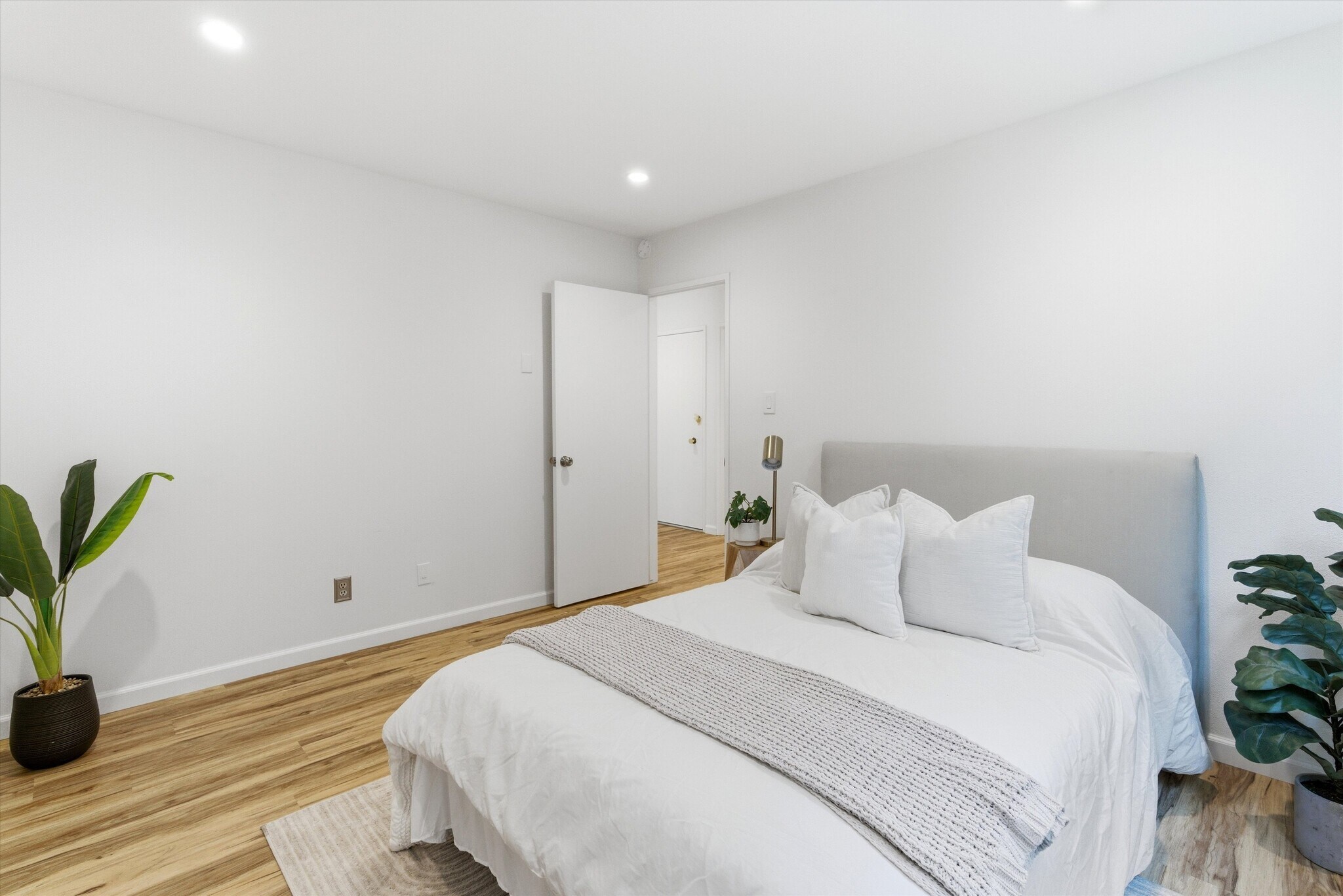 Building Photo - 3609 E 2nd St