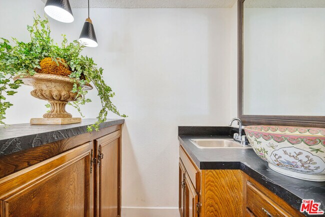 Building Photo - 1727 S Bentley Ave