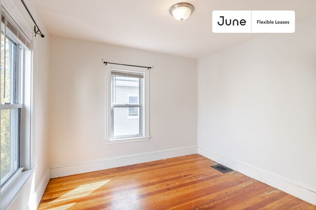 Building Photo - 28 Charnwood Rd
