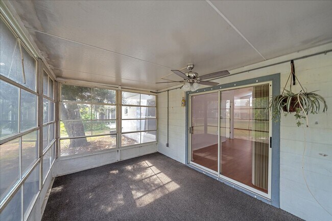 Building Photo - Annual 3 bed 2 bath house with a garage av...