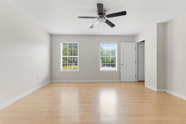 Building Photo - Covenient location in Fox Ridge subdivisio...