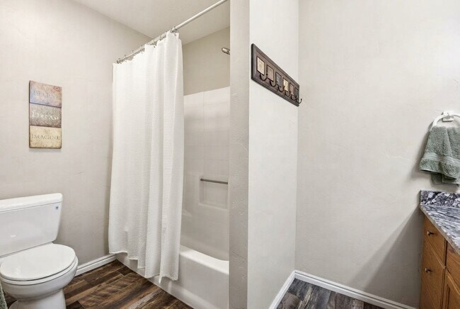 Building Photo - 845 N Valley View Dr