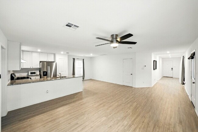 Building Photo - 3 Bedroom Single-Story Home for Rent with ...