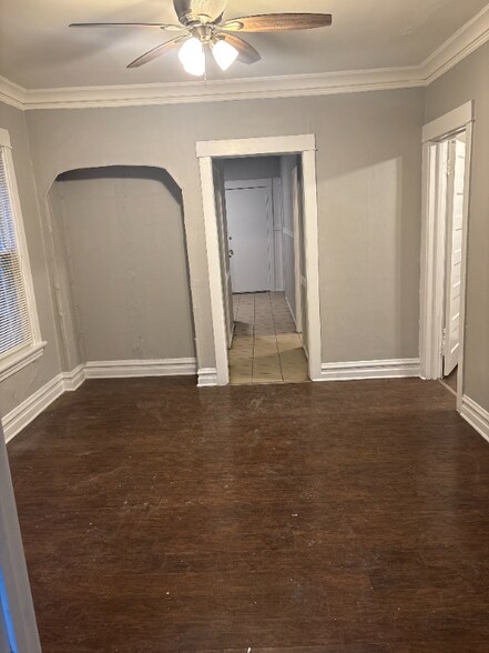 Building Photo - 7132 S Ingleside Ave