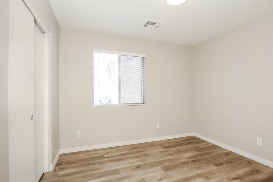 Building Photo - 24007 W Huntington Dr