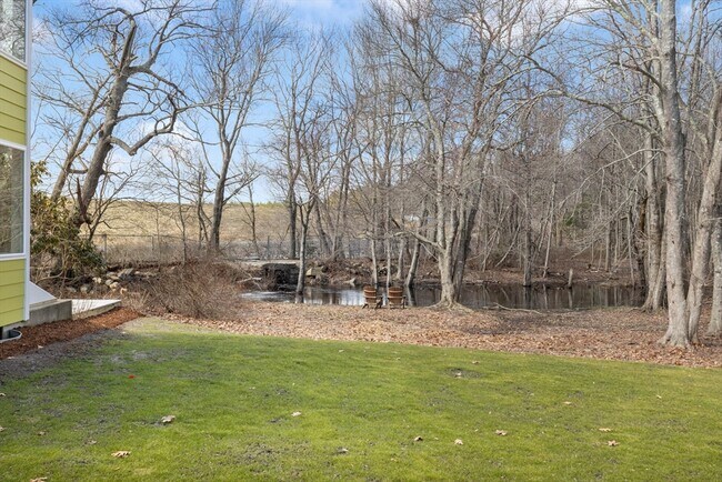 Building Photo - 561 Beechwood St