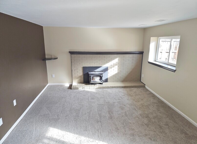 Building Photo - 110 Lucerne Dr