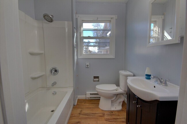 Building Photo - 123 3rd St