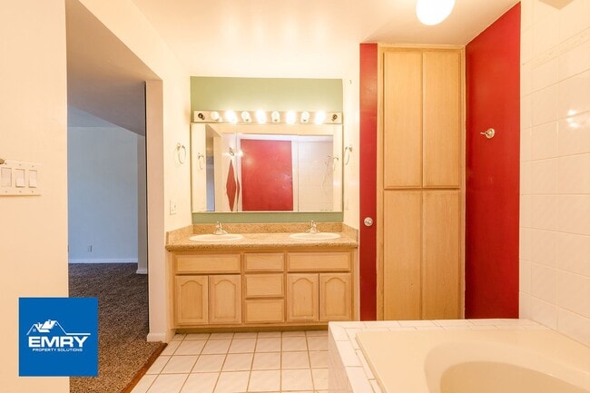 Building Photo - Condo for Rent in Culver City 2 Bed 2 Bath...