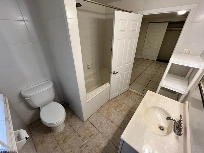 Building Photo - 9 N Wissahickon Ave