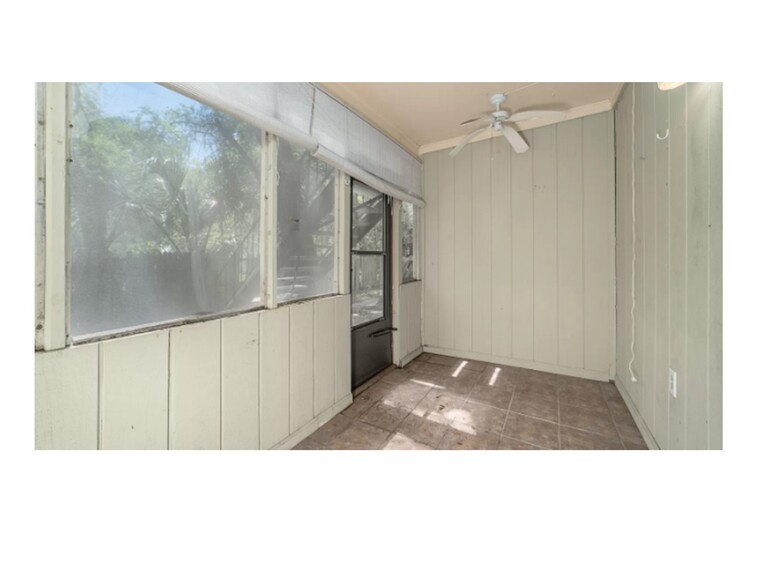 Screened In Patio - 1950 Paine Ave