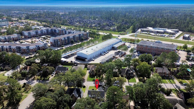 Building Photo - 616 S Rivershire Dr