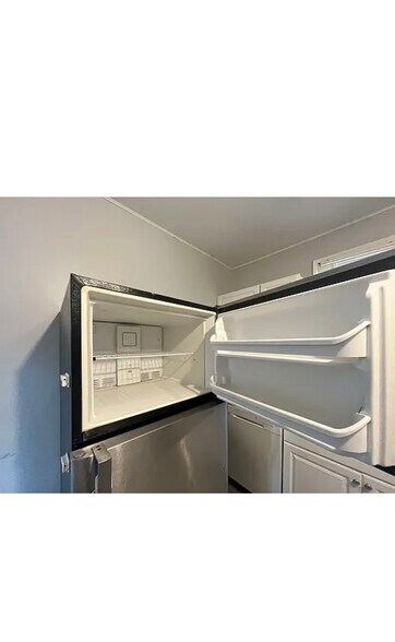 Building Photo - 161 Palisade Ave