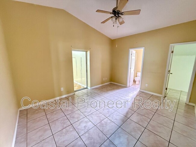Building Photo - 1002 Golfside Ct