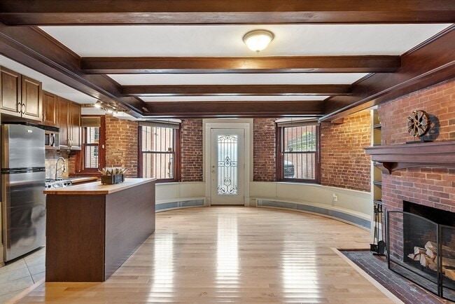 Building Photo - 337 Beacon St