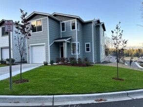 Building Photo - 9421 Fairhaven Cir NE