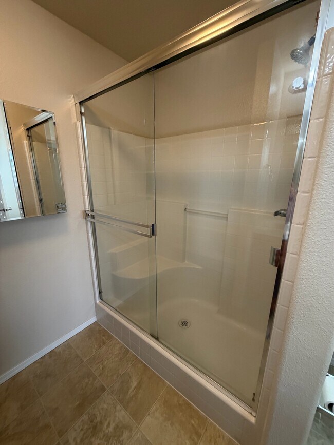 Building Photo - 108 NE Malad Ct