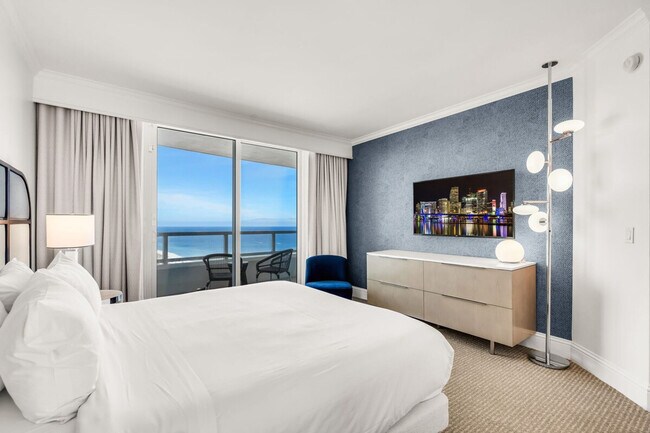 Building Photo - 4401 Collins Ave