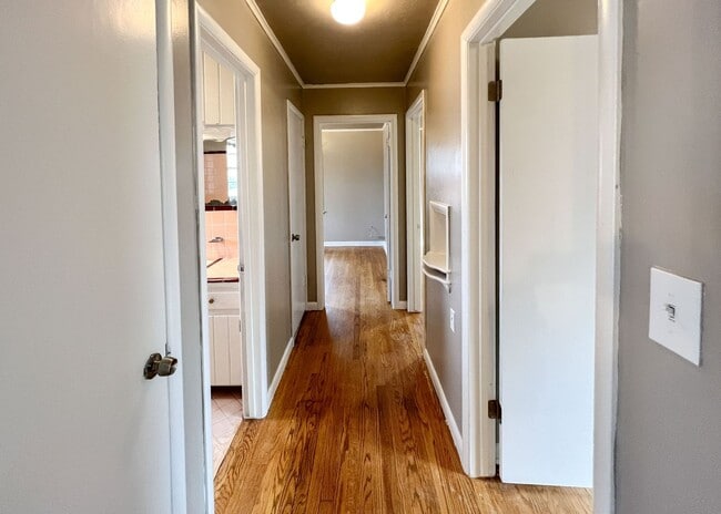 Building Photo - Charming Home Near 15th & Boulevard