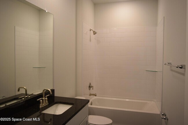 Building Photo - 3143 Fullerton Ave