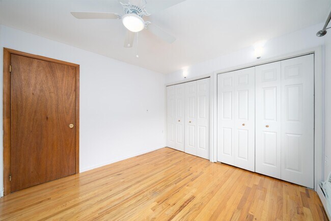 Building Photo - 533 Madison St