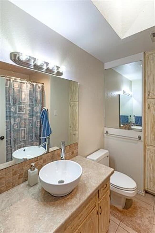 Building Photo - Beautiful 4 Bedroom/2 Bath Home