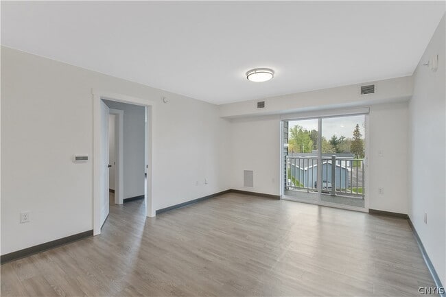 Building Photo - 11 Loso Dr