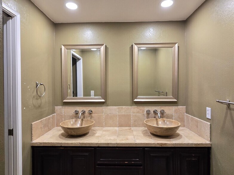 Building Photo - 115 Espada Pl