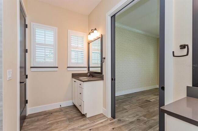 Building Photo - 8276 Modiano St