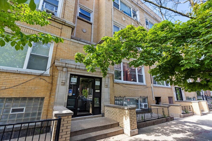 Primary Photo - 442 W Arlington Pl