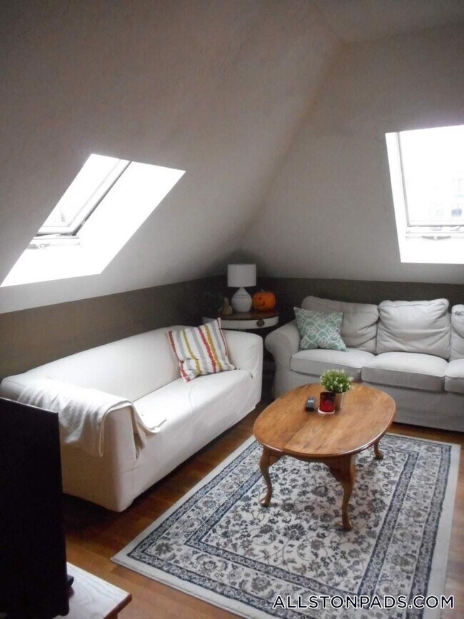 Building Photo - 42 Brainerd Rd