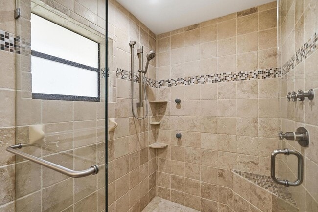 Building Photo - 6075 Glendale Dr