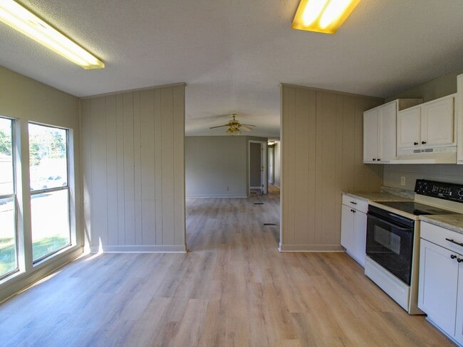 Building Photo - Completely Updated 3BR/2BA Trailer in Musc...