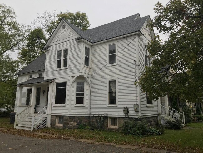 Building Photo - 521 W Walnut St