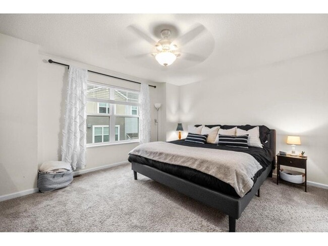 Building Photo - 775 Roselyn Dr