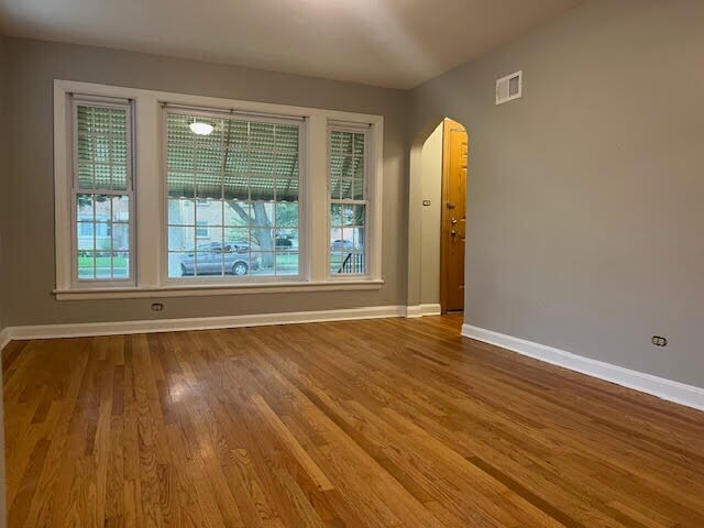Living Room - 4053 N Plainfield Ave