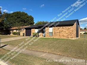 Building Photo - 5105 Sandalwood Ln