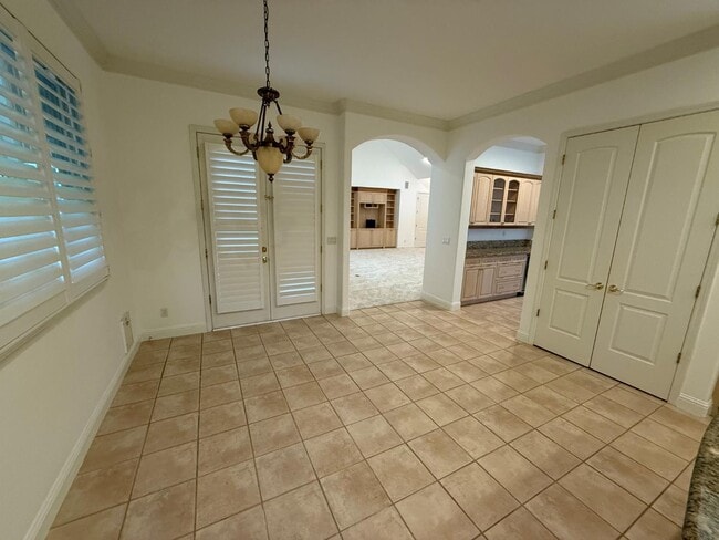 Building Photo - 10637 N Lochmoor Ln