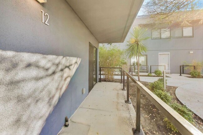 Building Photo - 1662 Hollenbeck Ave