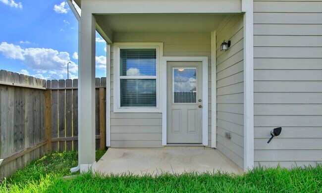 Building Photo - 3902 Deledda Dr