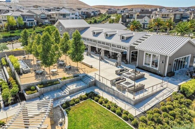 Building Photo - Beautiful 2 story home located in gated community of Wallis Ranch Dublin