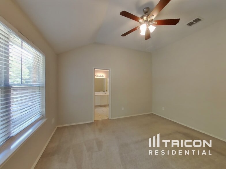 Building Photo - 2544 Taos Dr