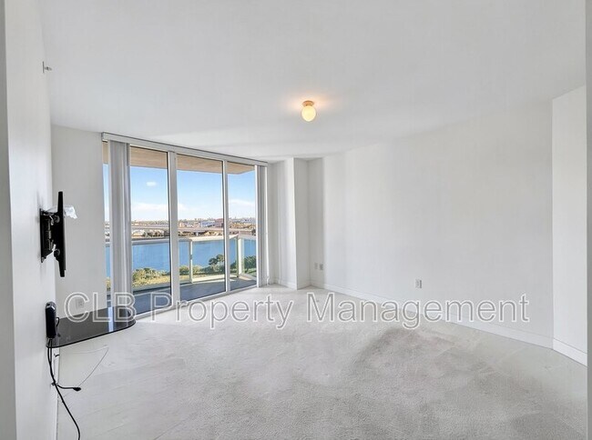 Building Photo - 231 Riverside Dr