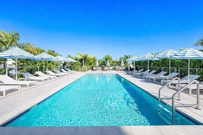 Building Photo - 10281 W Bay Harbor Dr