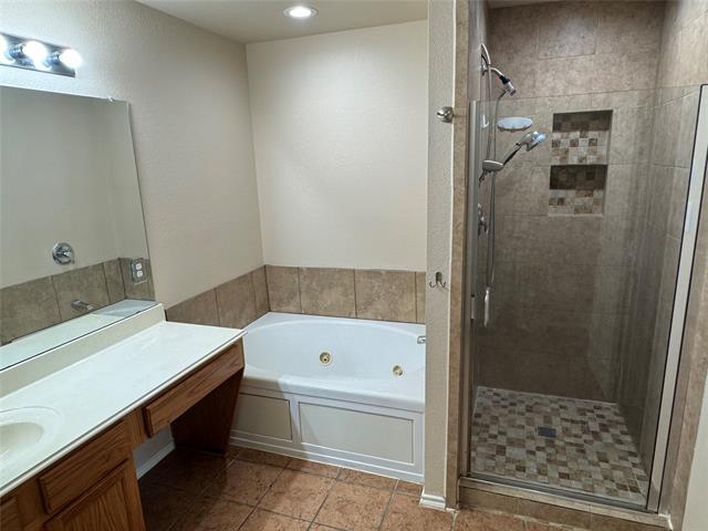 Building Photo - 2800 Briargrove Ln